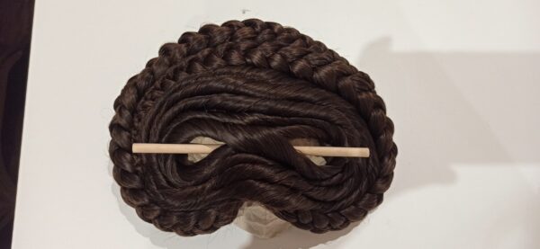 Confecció monyo del darrere fallera natural